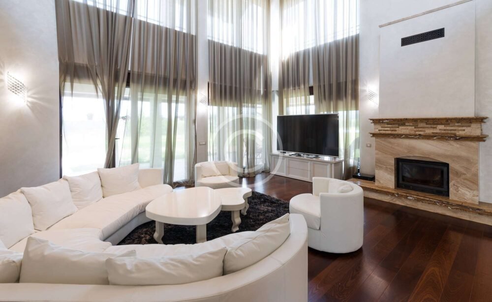 المنتج الأول